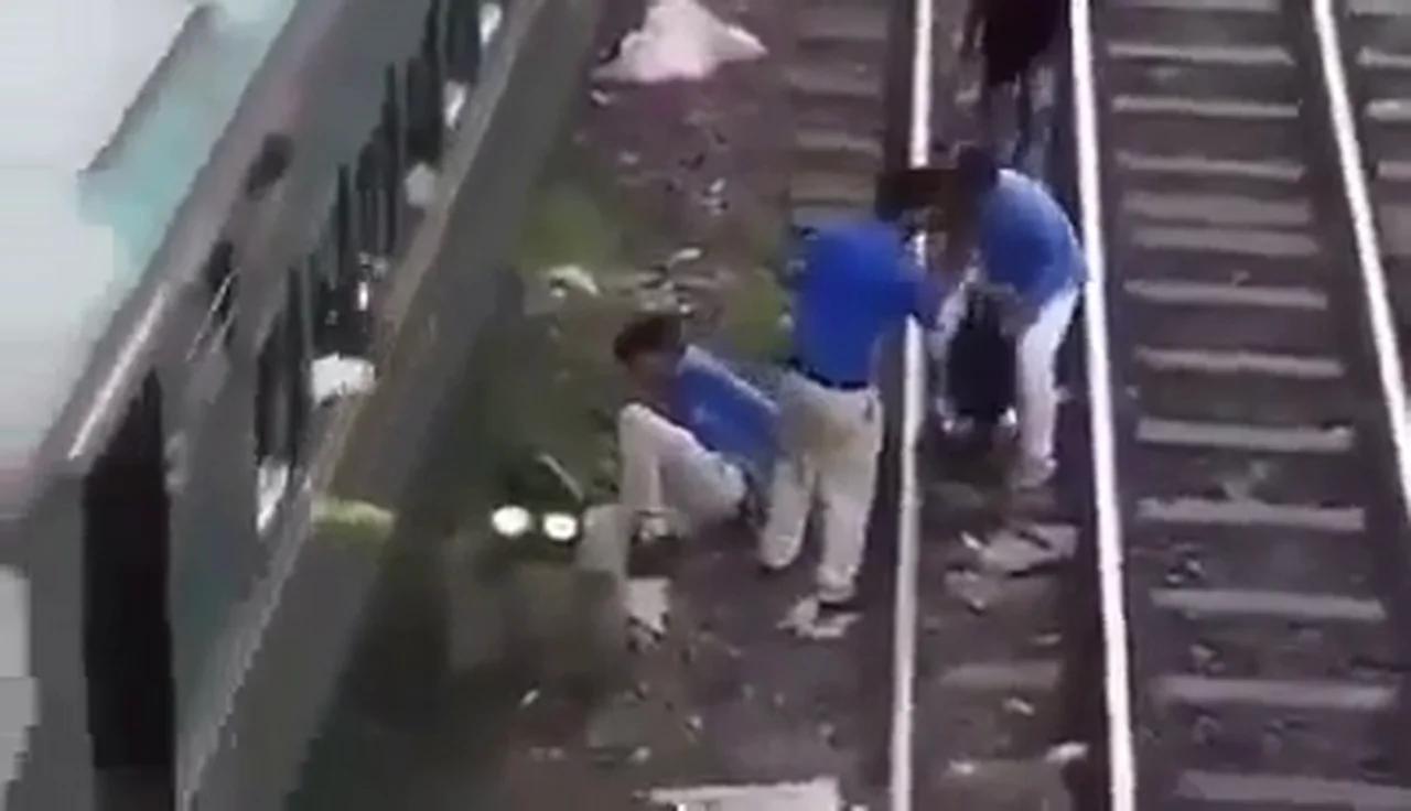 Man Injures Leg Trying To Board Running Train