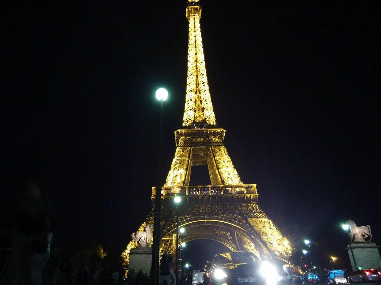 Eiffel Tower Time Lapse