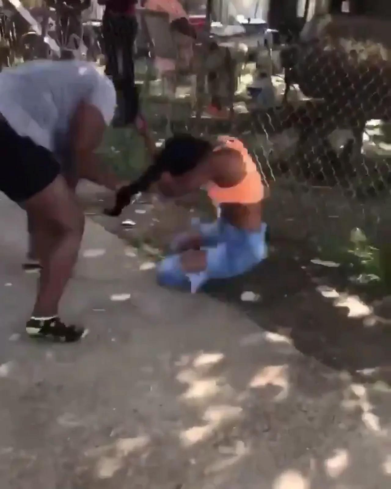Sheboon On Sheboon Fight In The Frontyard LOL