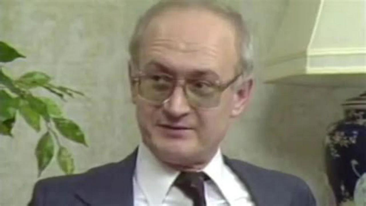 Yuri Bezmenov (vostfr)
