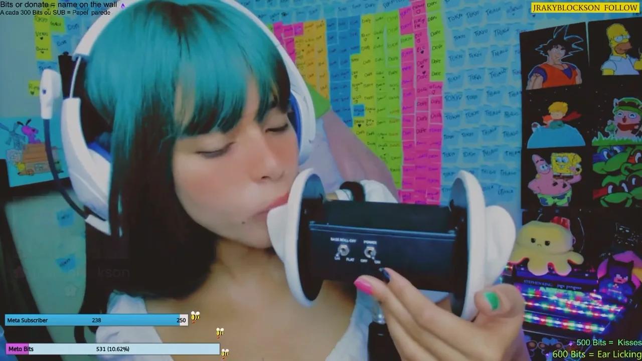 asmr-ear-licking-3dio-sounds-with-the-mouth-to-relax
