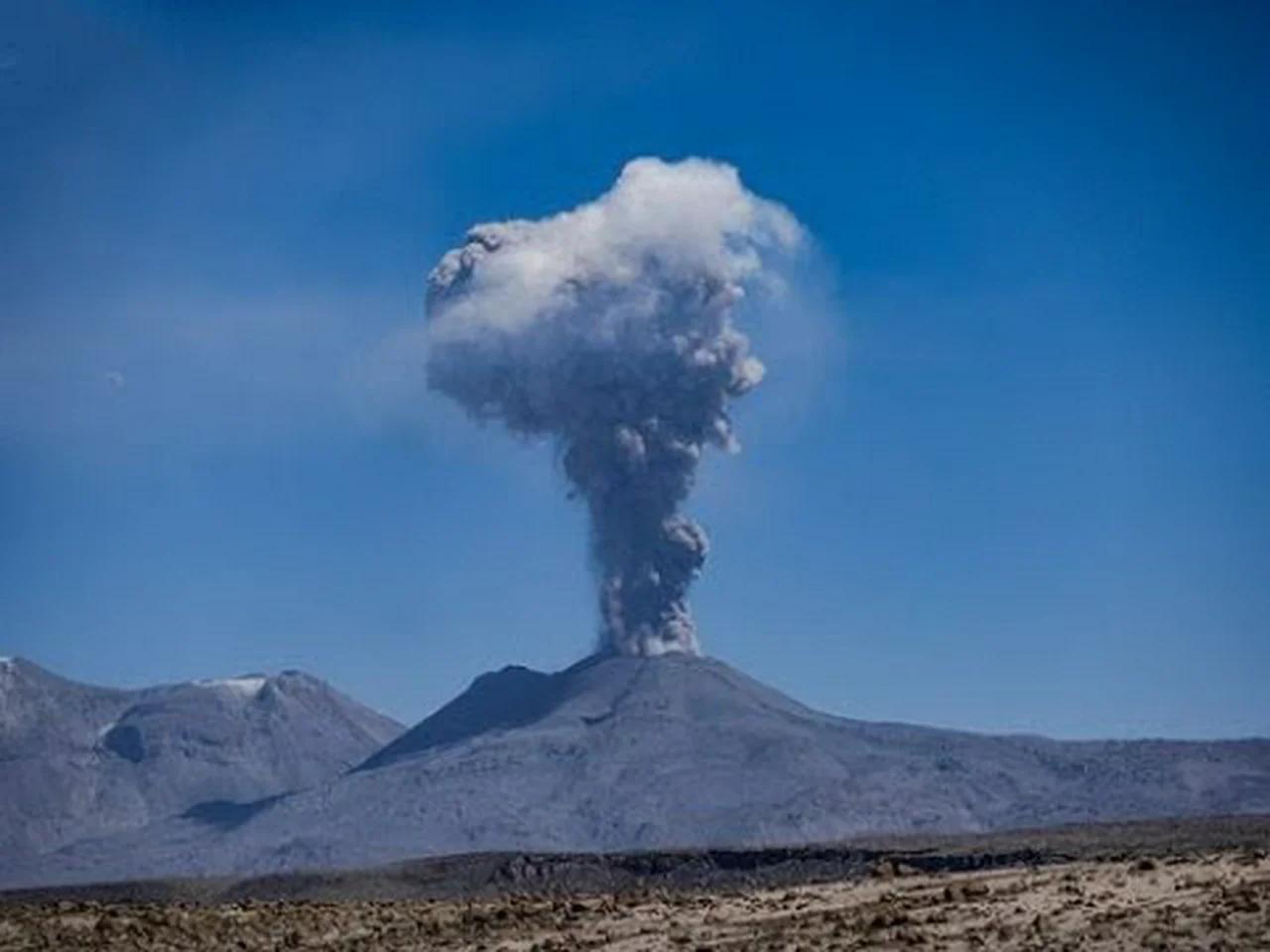Volcanoes Earthquake Wildfires And More Live With World News Report