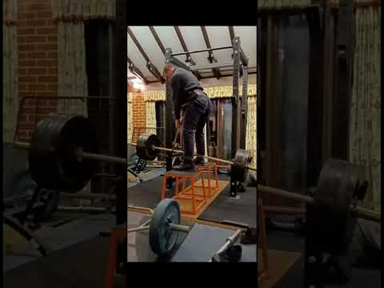 How to Squat with A Shoulder Injury