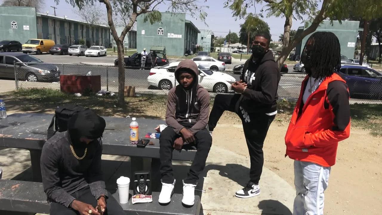 LOS ANGELES GANG AREA / INTERVIEW WITH CRIPS IN IMPERIAL COURTS HOUSING