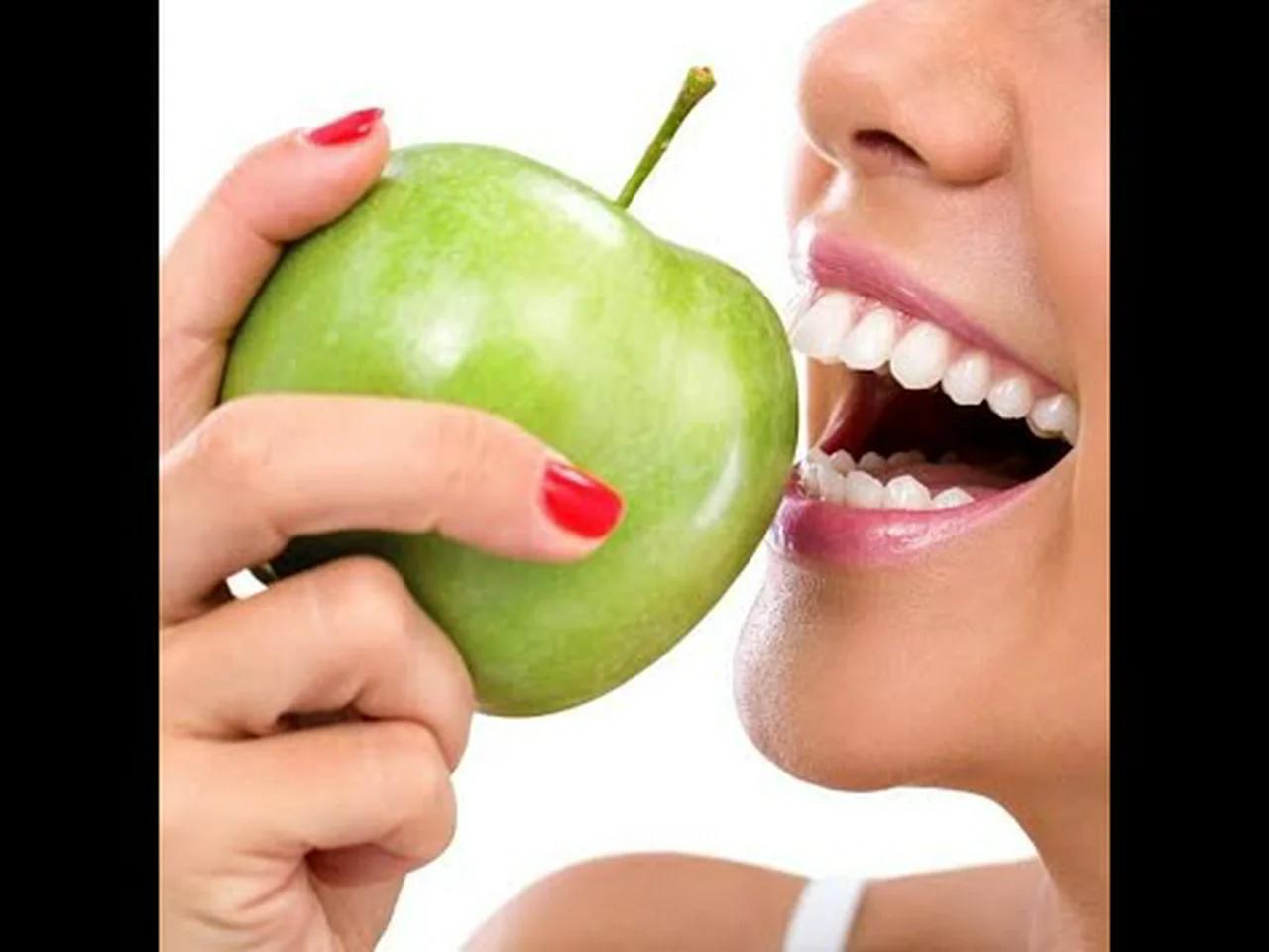 How To Have Healthy Teeth And Gums Naturally