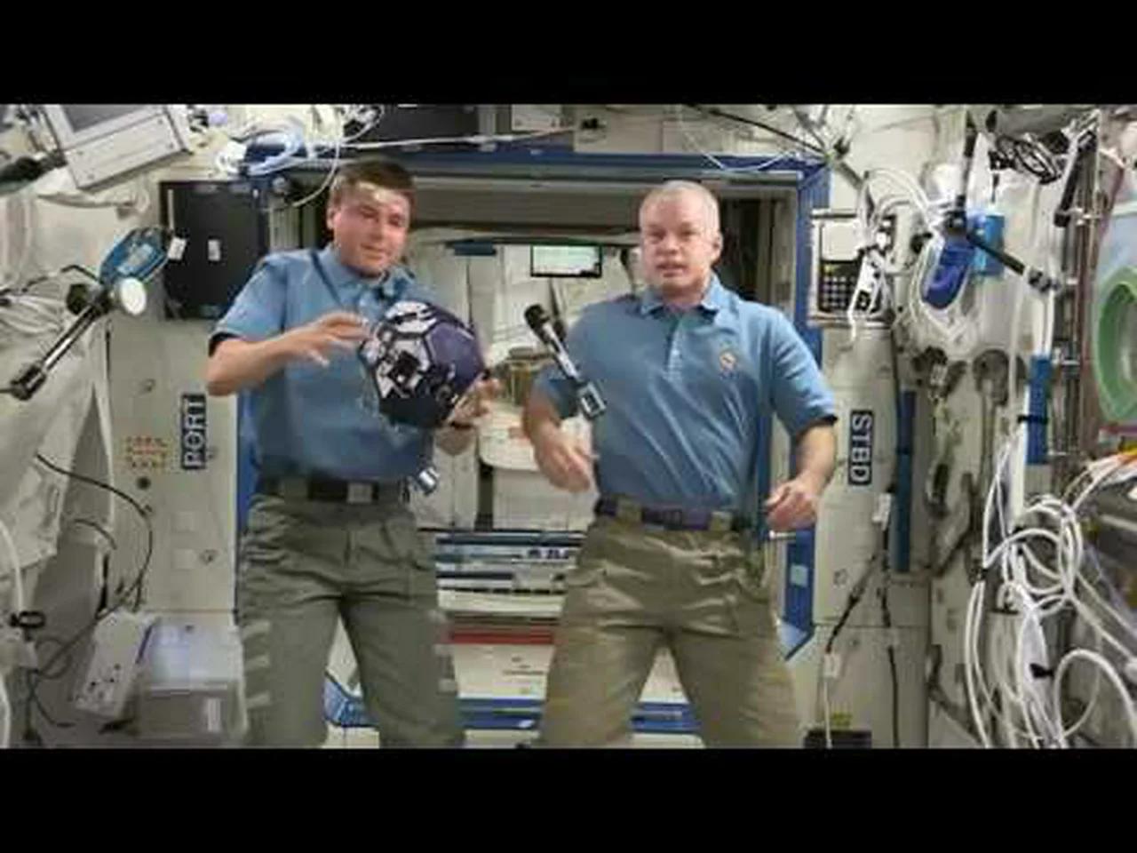 ляпы космонавтов в космосе. фейковая космонавтика ляпы. ляпы из фильмов. космоса не существует. космоса нет доказательства.