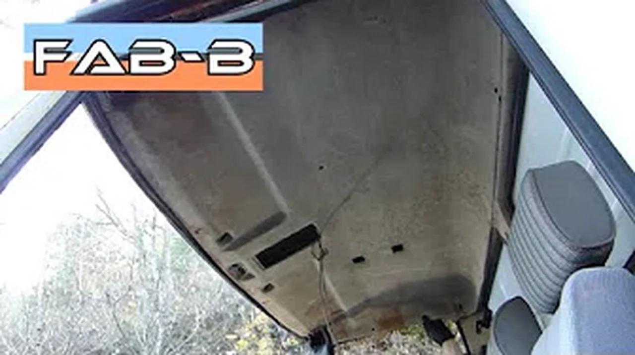 Comment démonter le ciel de toit sur Iveco Daily 2