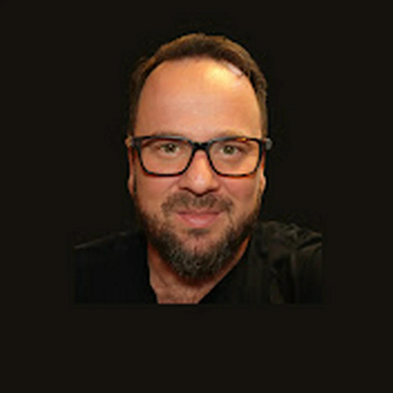 Nastro Elastico Benda Involucro Medico Isolato Su Sfondo Bianco Gm1400268717 453897199 - Foto 10