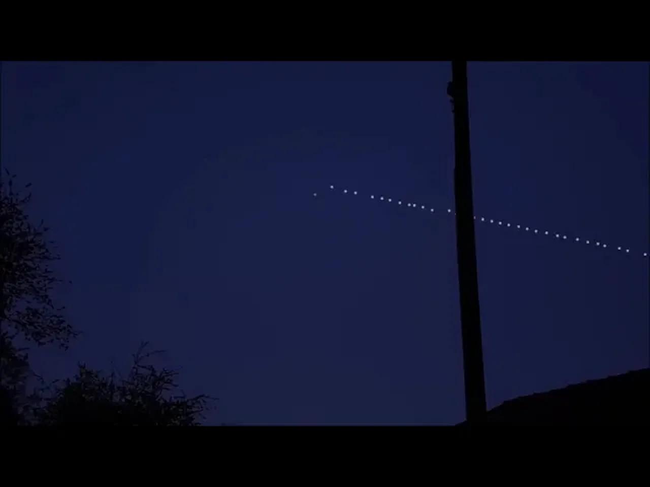 KLECK - Starlink Satellites train seen in the sky