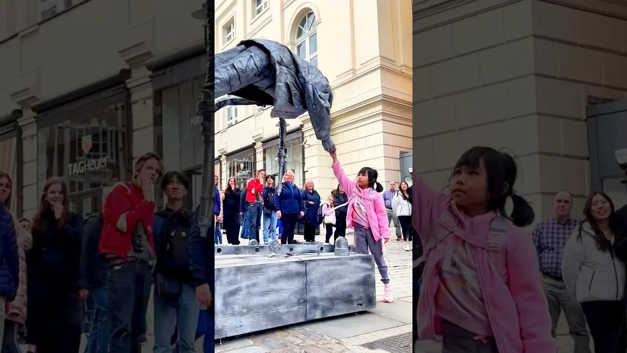 Who said Statues are not shaking hands 🤝. #performer #livingstatue # ...