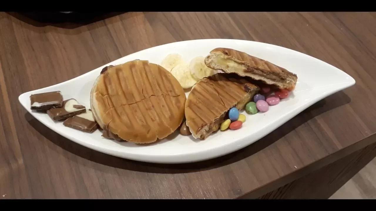 Ein leckerer Nachtisch aus dem OptiGrill: Schoko-Bananen-Sandwich