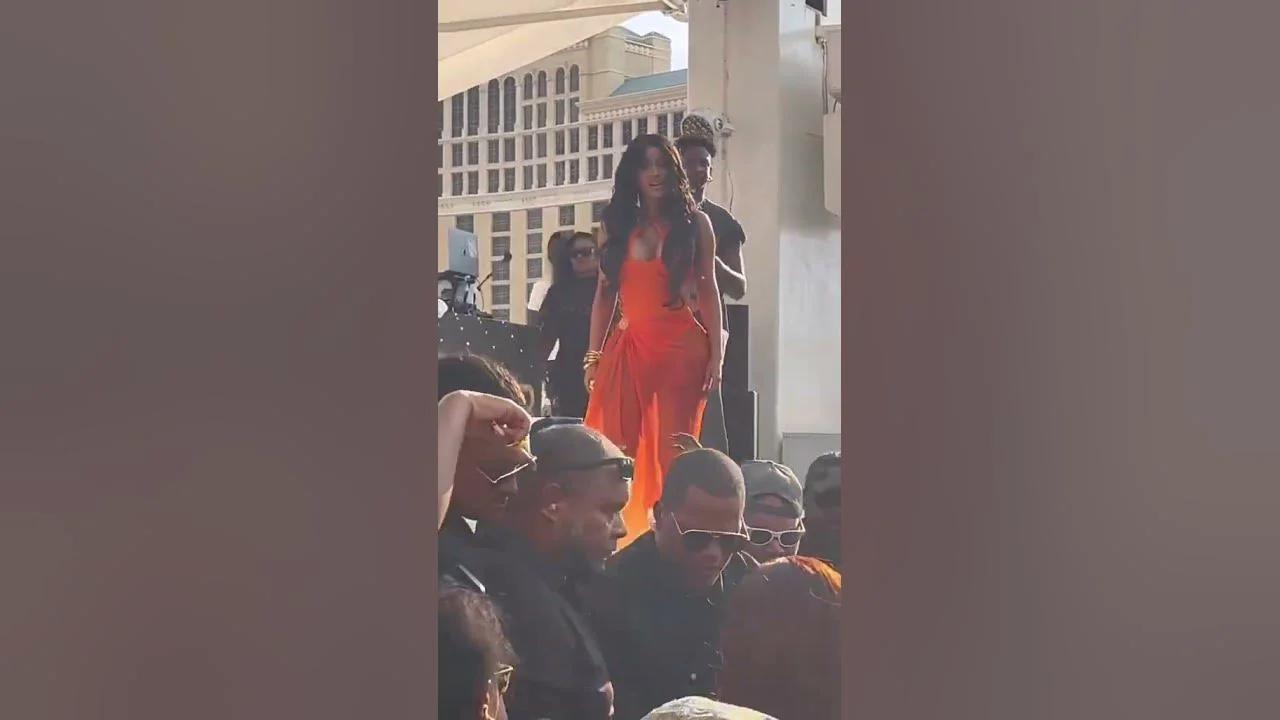 Cardi B PLAYBACK - Cantora fake igual Mili & Vanilli kkkkkk