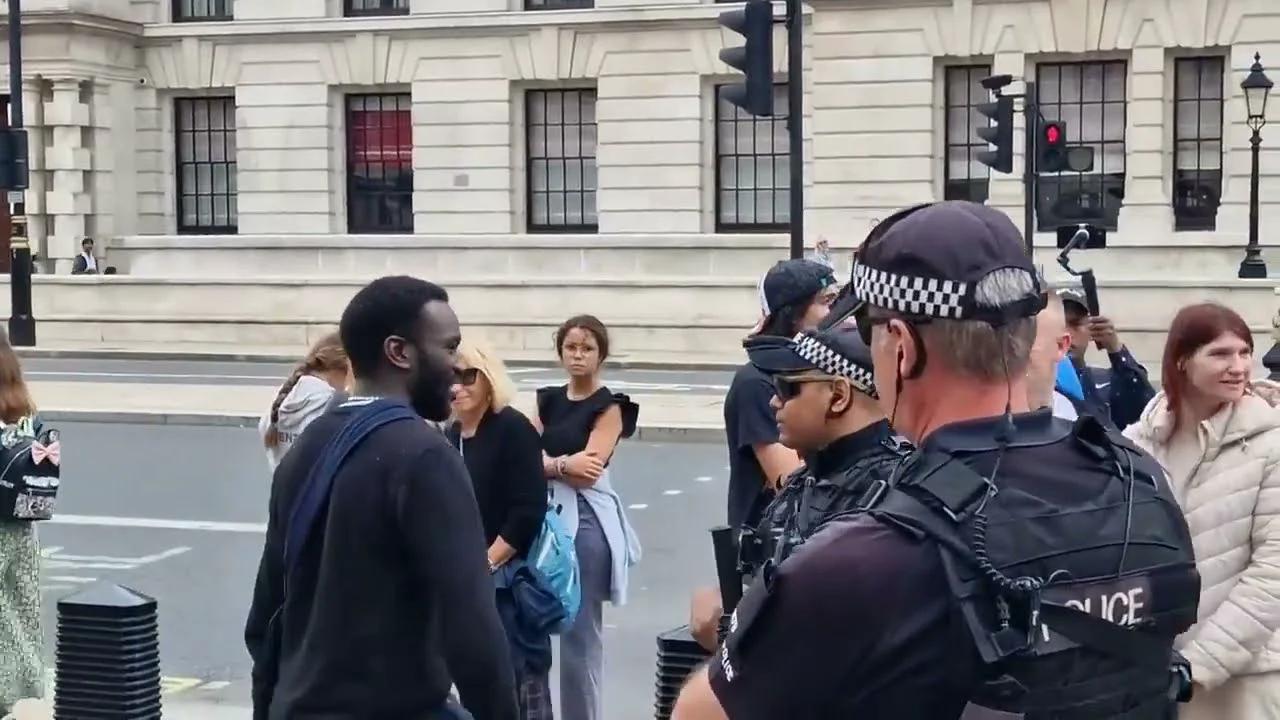 police make drunk man leave horse guards #horseguardsparade