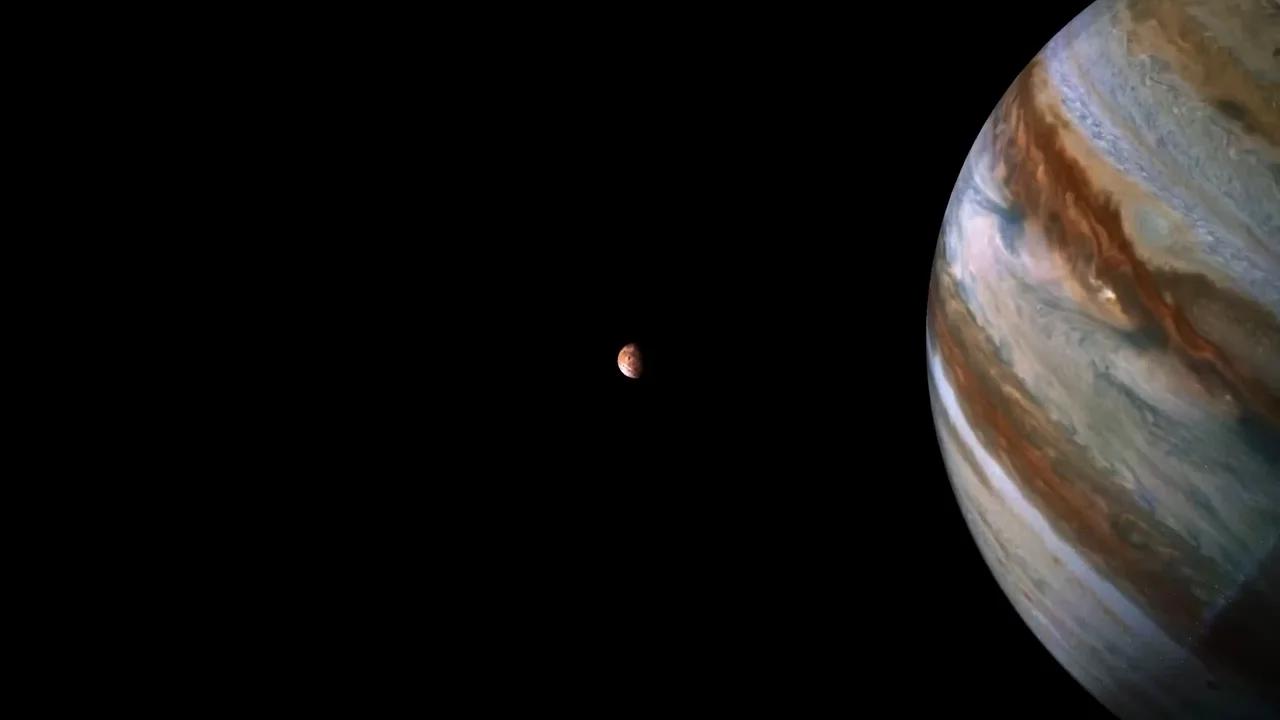 NASA's Spacecraft Ventures Past Io and Jupiter, Unveiling