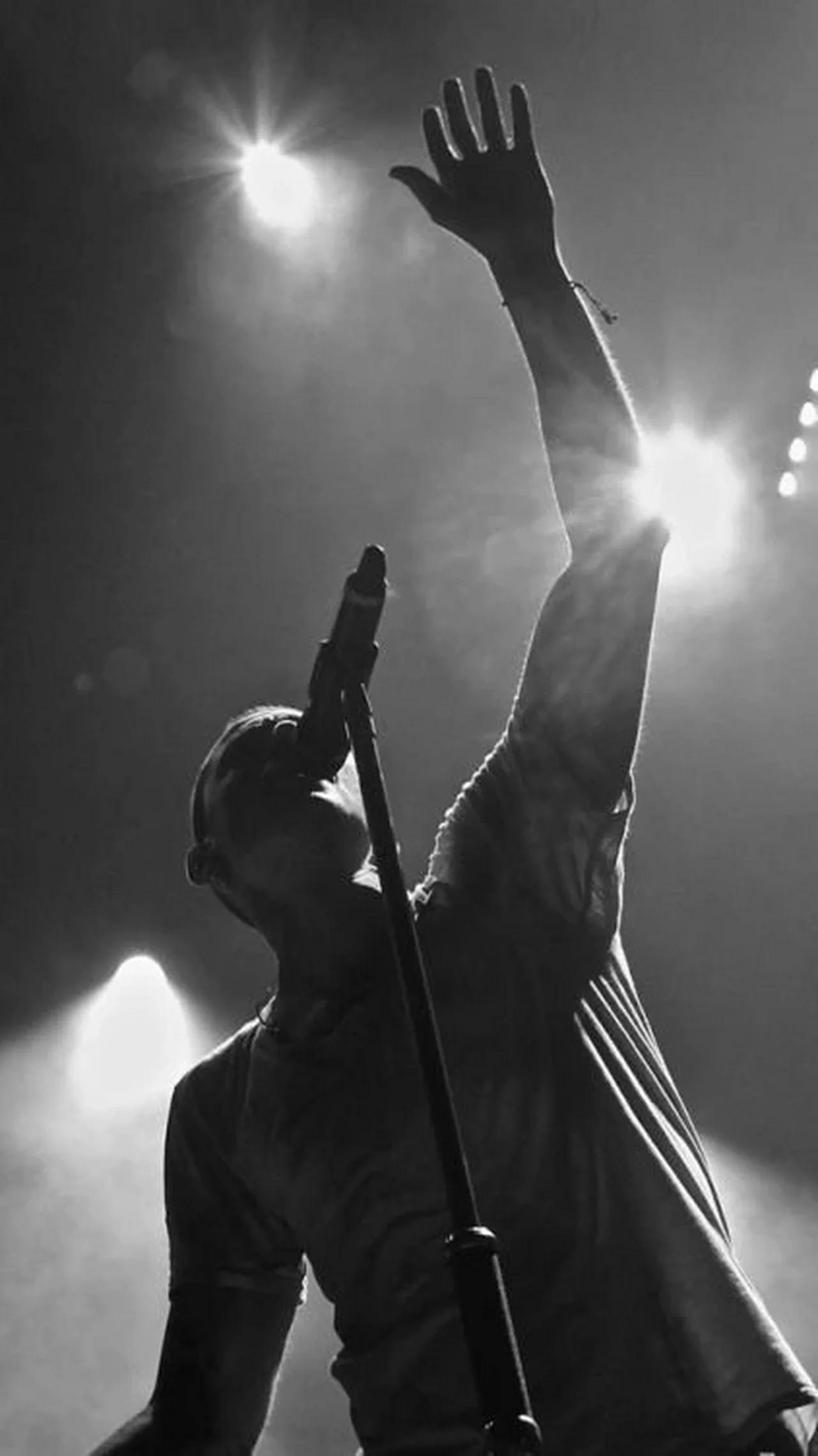 chester-bennington-give-me-a-sign-acoustic-version-ai-cover