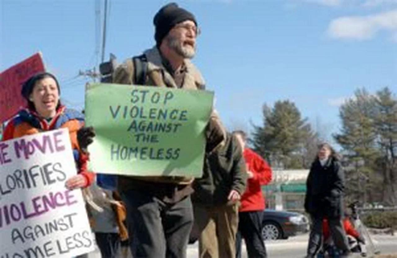 🚨HOMELESS UNDER ATTACK: BYSTANDER DEFENDS THE DEFENSELESS WHILE DEGENERATE VIDEO RECORDER SEEKS VIEWS