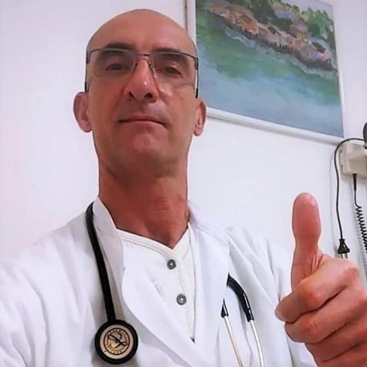 Dr. Bayona criticando a Monteverde