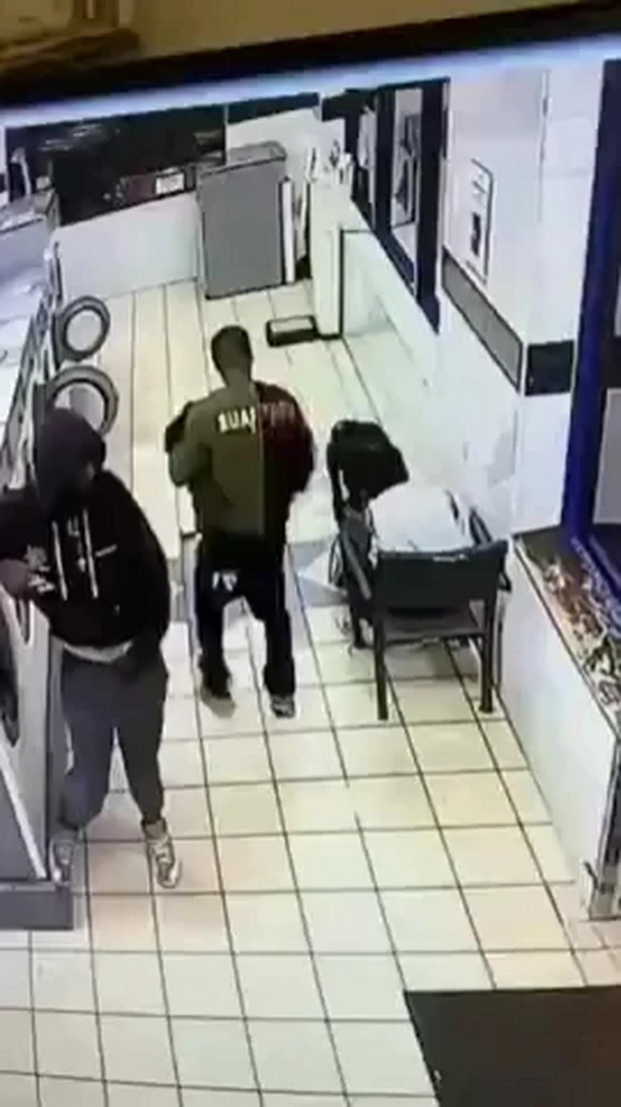 Stabbing Rampage at NYC Laundromat Leaves Man Dead