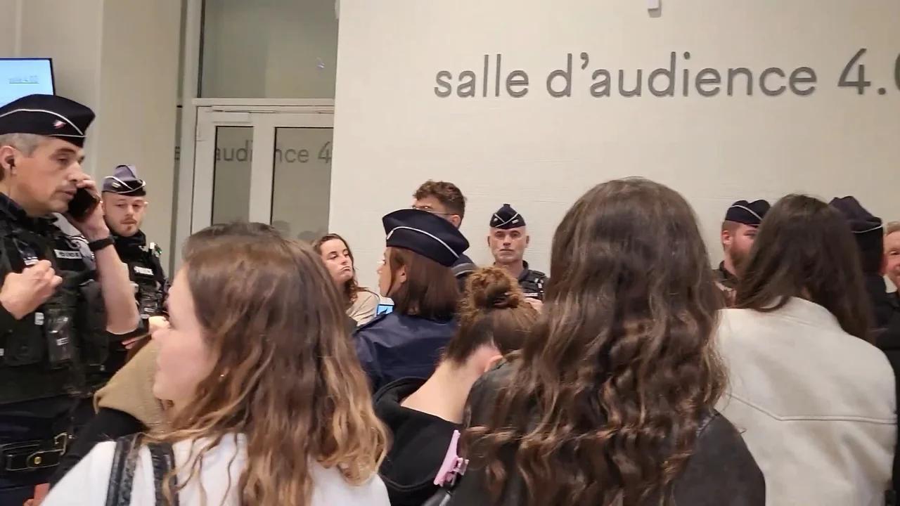 Sortie du tribunal de Paris Verdict Natacha Rey et Amandine Roy.