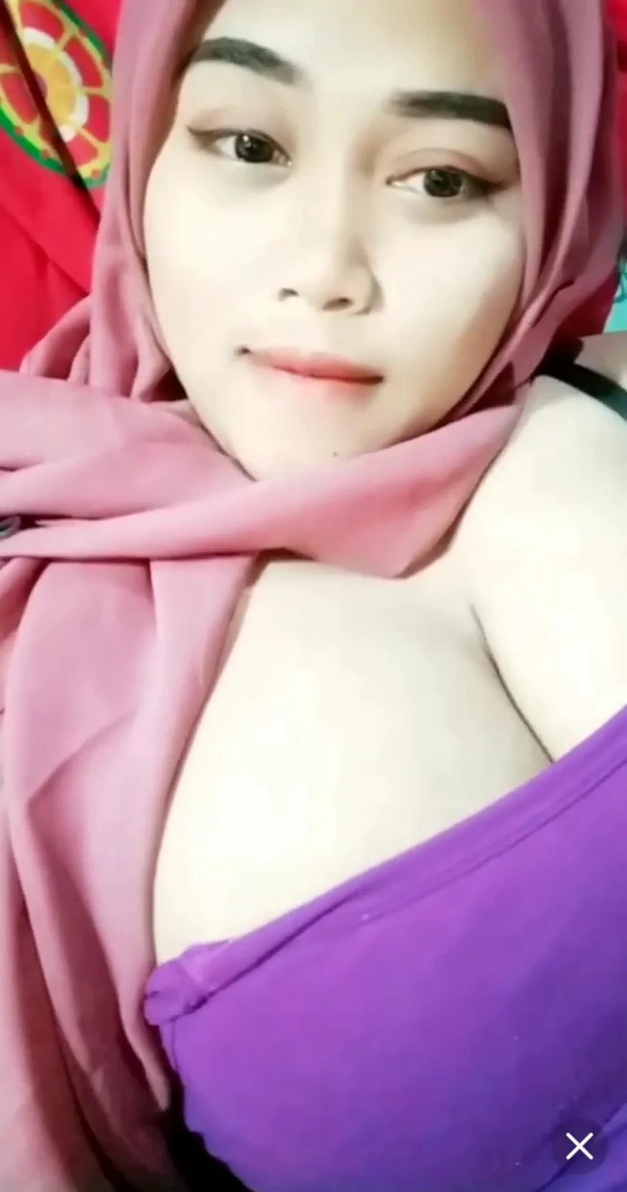 Sexy Hijab Live No bra