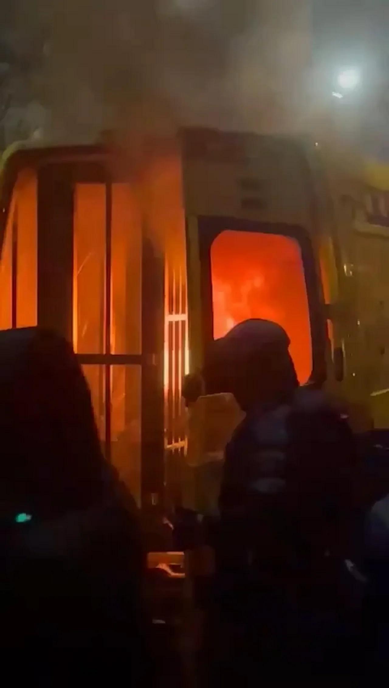 2023-02-10-uk-kirkby-suites-van-on-fire-riot-busies-coming-down-the-road