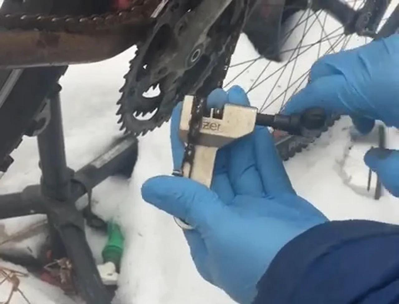 [Bike stuff] Trailside Repairs  fixing a broken chain without a quick-link or connecting rivet