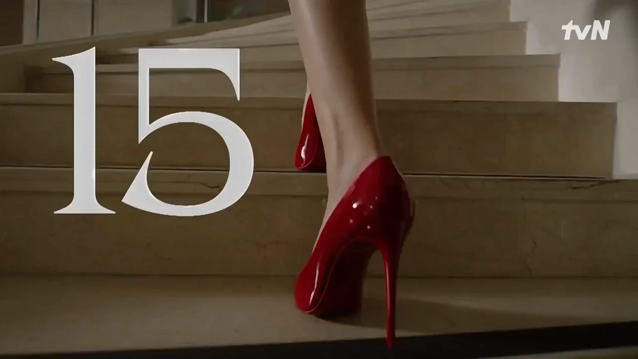 туфли на доске. убийственные каблуки дорама. убийственные каблучки 1 сезон смотреть онлайн. дорамы детектив 2022. туфли на большой шпильке проститутские.